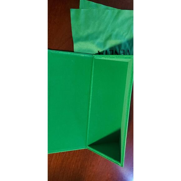 Bottega Veneta Vibrant Green Sunglasses Case - Picture 3 of 6